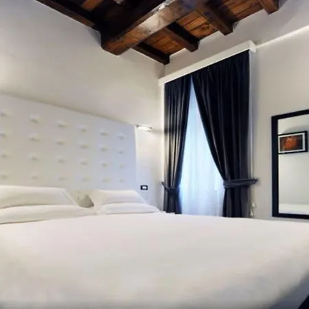 Pensión Pantheon Royal 4*
